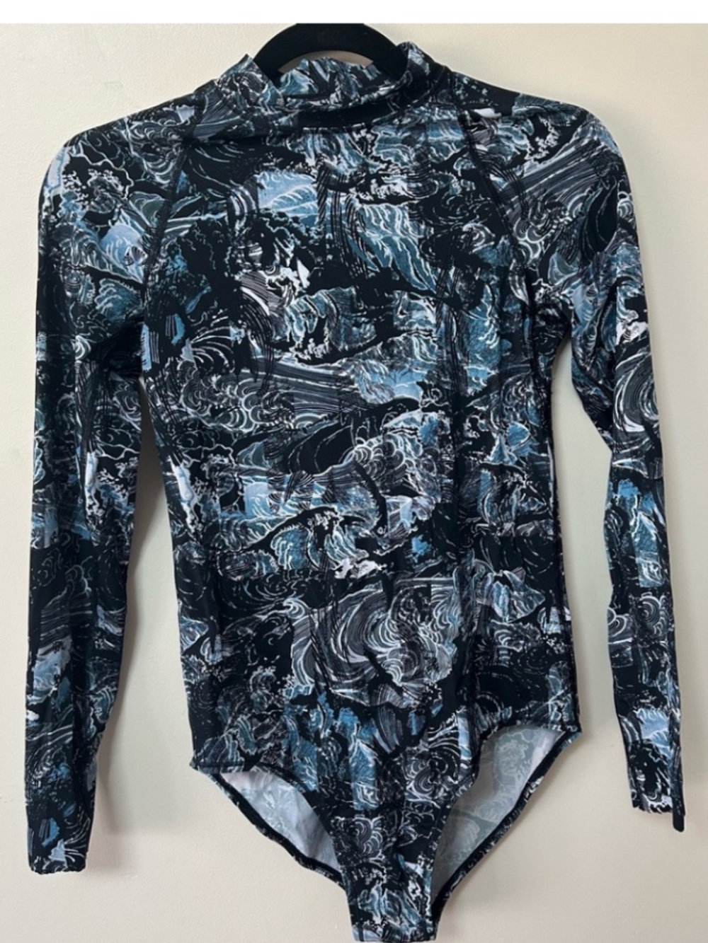 LULULEMON | Will The Wave long sleeve swim one piece suit - EUC - Size 10 - Picture 4 of 6